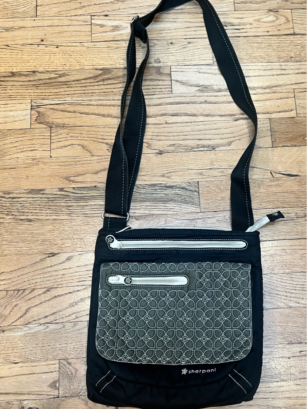 Crossbody Bag with Cream Trim, Sherpani - Picture 2 of 8